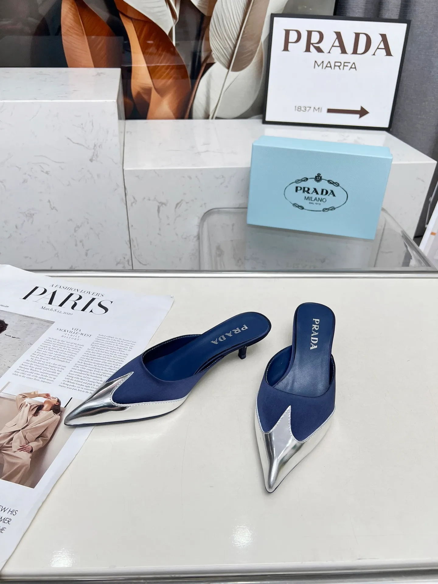 👟👟Ex-factory price 520👟👟 🏧2025 T show Mule shoes, silk pointed toe series🏧 (highest version with top packaging) PRADA 2025𝐬𝐬Prada new product, (top version) is coming! prada25 "T-stage show style" mainly promotes hot-selling styles, made of silk material and TPU Muller series spring and summer single shoes and sandals series. Made of high-quality silk satin and Tpu mirror material, a full range of simple light plate logo hot stamping. ——————————————————❣️ 2025SS PRADA spring and summer simple style, it looks so good. Various Internet celebrities have planted popular styles, awakening the imagination of skirt trains, corsets and bra curves, streamlined to the extreme ~ super popular series of hot products, with iconic logos on the heels or on the feet, as well as prismatic pointed toes, and angular lines are clearly defined.  Prada spring2025’s latest presentation is also wonderful with different styles! This season's Prada styles are simpler in design than before. They don't deliberately pursue a trendy or sporty feeling. They are all natural. The colors are also made of bright spring and summer eye-catching colored silks with pointed toes. They are so simple and beautiful. 😋The original shoes are developed and purchased from Italian counters, and are reproduced 1:1 according to the original taste. The newly opened low heel of 4cm has the same concave and convex height as the original version, creating a variety of sandals and slippers: low heel, pointed toe and half drag. 💛❤️ 💛❤️ ⚛Baotou low heel 4cm. ⚛Sale size: 35-41 (customized at 42.43) ⚛Top silk satin fabric + sheepskin lining + Italian triple-A cowhide bottom. 💙"Multiple colors, all official colors can be produced".